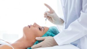 mujer sesión Toxina Botulínica (Botox)